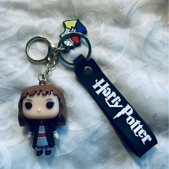 NWT Hermione Granger Bracelet Wristlet Keychain Harry Potter Hogwarts Gryffindor - Picture 3 of 10